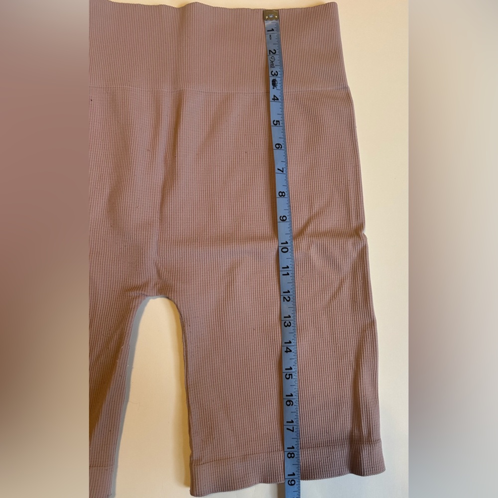 Mauve Ribbed Bike Shorts - Picture 4 of 4